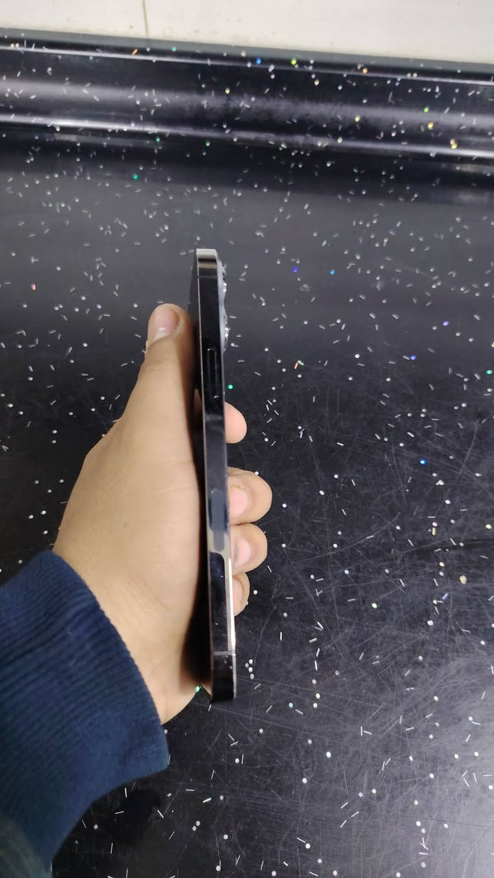 ١٣ برو ماكس امريكي جهاز نضيف بطاريته ٨٣  بلاد مامبدل ولا قطعه كلشي شغال فيس ايدي شغال كلشي ذكرته ٢٥٦ بدون غراض فقط جهاز مكاني كربلاء سعره ٦٢٥ وبيه مجال بسيط***********وتساب
