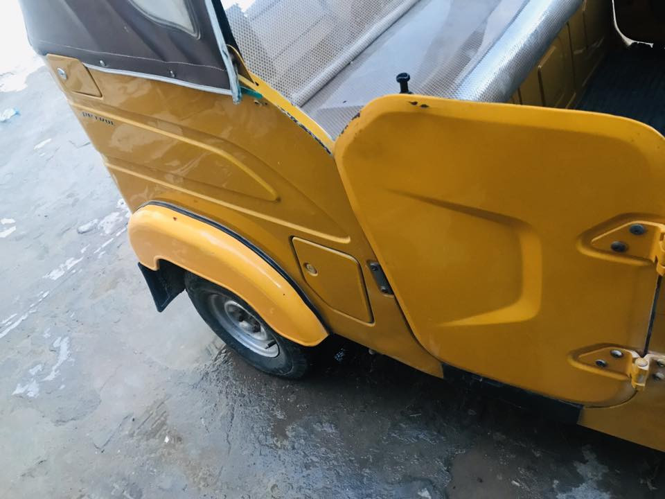 تكتك 21 رقم وسنويه مكينه زنجيل وكلجات فقط يعني مكفوله هذني استهلاكيات الكشر بيه ضربه بالغد ومرجع يعني تكتك مال واحد يشتغل بيه على باب الله شاهد الله ورسوله مال شغل الشراي اتصل وبخدمتك *********** مكاني العماره تجي وتشوف بعينك
