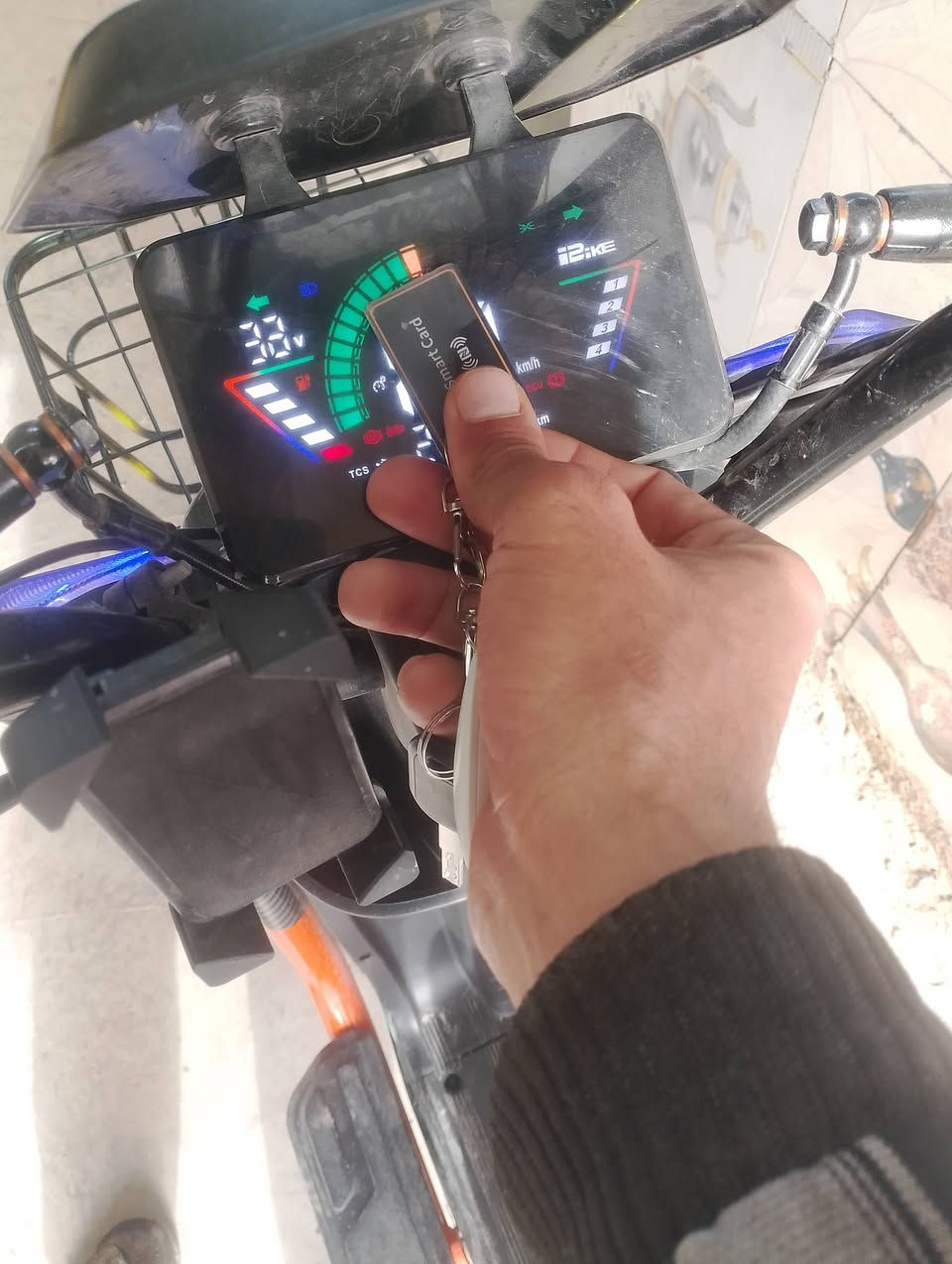 السلام عليكم دراجه شحن R8
موصفات الدراجه🤩⬇️
عدد البطاريات 5 اصغار ✅
موديل 2025 ✅
منفذ يوبياس✅ 
نظام بي p✅
نظام بك R ✅
بلوتوث ✅ 
لايت عالي ناصي ✅
استاند عدد 2✅
شاشه ملونه✅ 
هورن  ✅
اشاير يمنه ويسره➡️ ⬅️
دبل اشاره ↔️
قفل ستيرن✅
السعر 350 وبيه مجال 
مكاني/ بغداد/ المحموديه ناحيه الرشيد سريع الدولي 
الاتصال او واتساب 
***********
***********
