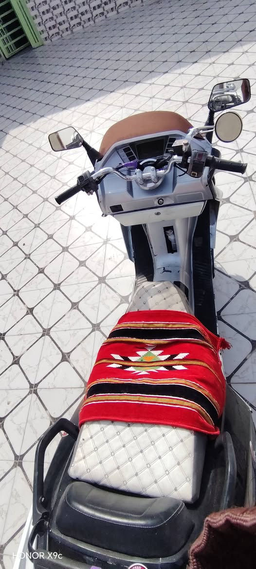 فيوجن للبيع موديل 2004 دراجه خير من الله ما عايزه  كل شيء صالنصه بطل   دراجه ماكينه جديده ما مفتوحه لا تنقيص ولا تبخير السعر 650 وبيها مجال مكان النجف ***********
