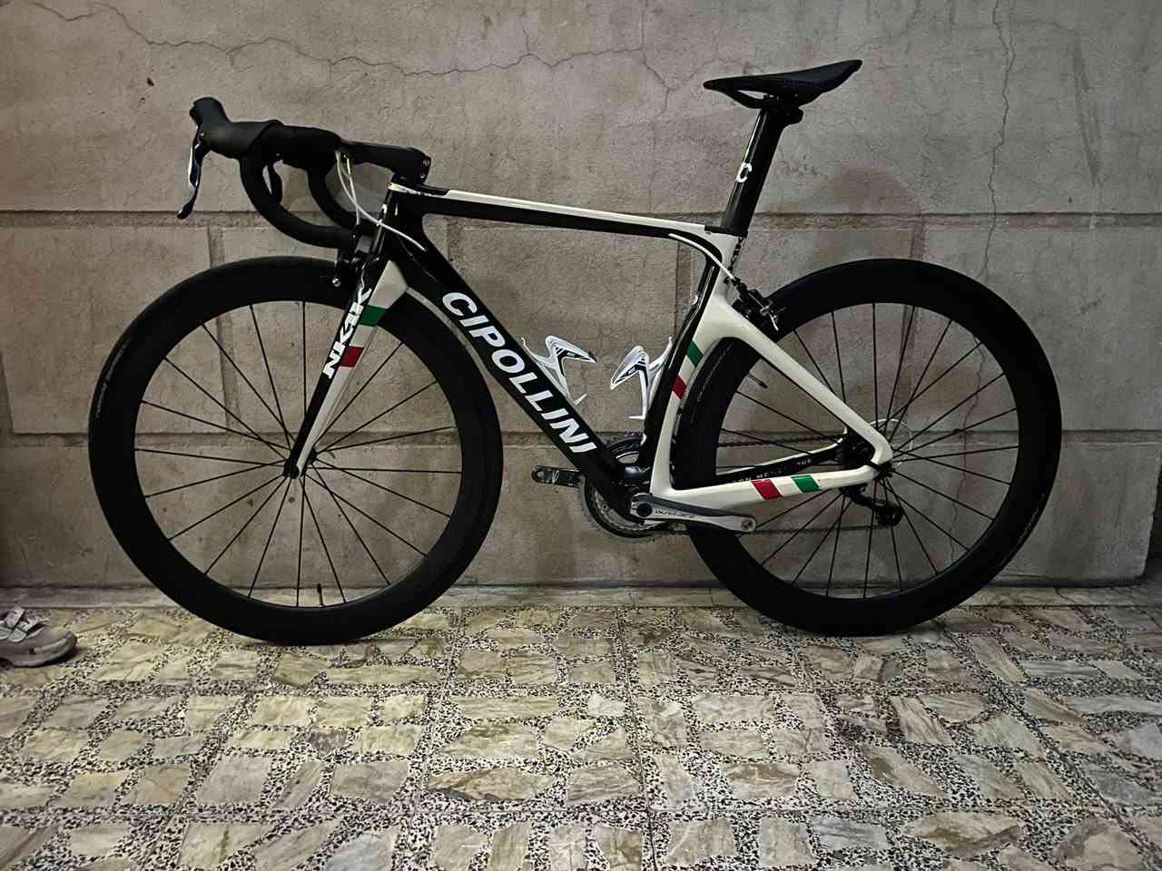 فريمم
CIPOLLINI NK1K 2019 itlay🇮🇹       ( فريم فول كاربون) 
قياس:- S (50)
                              🟢للتواصل خاص او واتساب ***********
