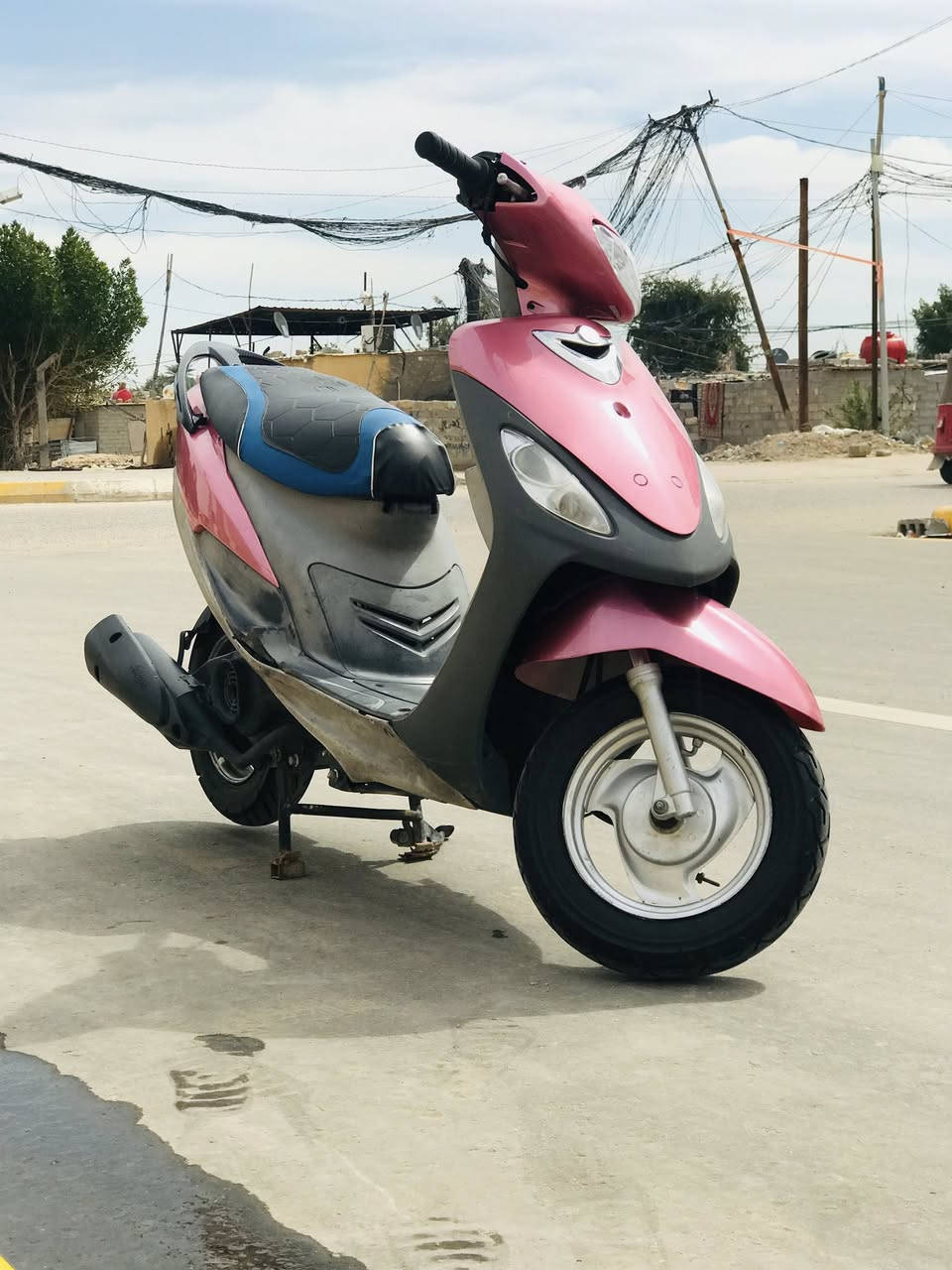 ماكس للبيع سعرها 500 وبيها مجال
مكينه ٥٥ خرسه متنسمع شلعه تشك الكاع 
كهربائيات اشاير عداد السرعه سلف هندر كلشي بيها شغال مانقص برغي نكره سلف باي وقت
كربلاء حي العامل
***********
