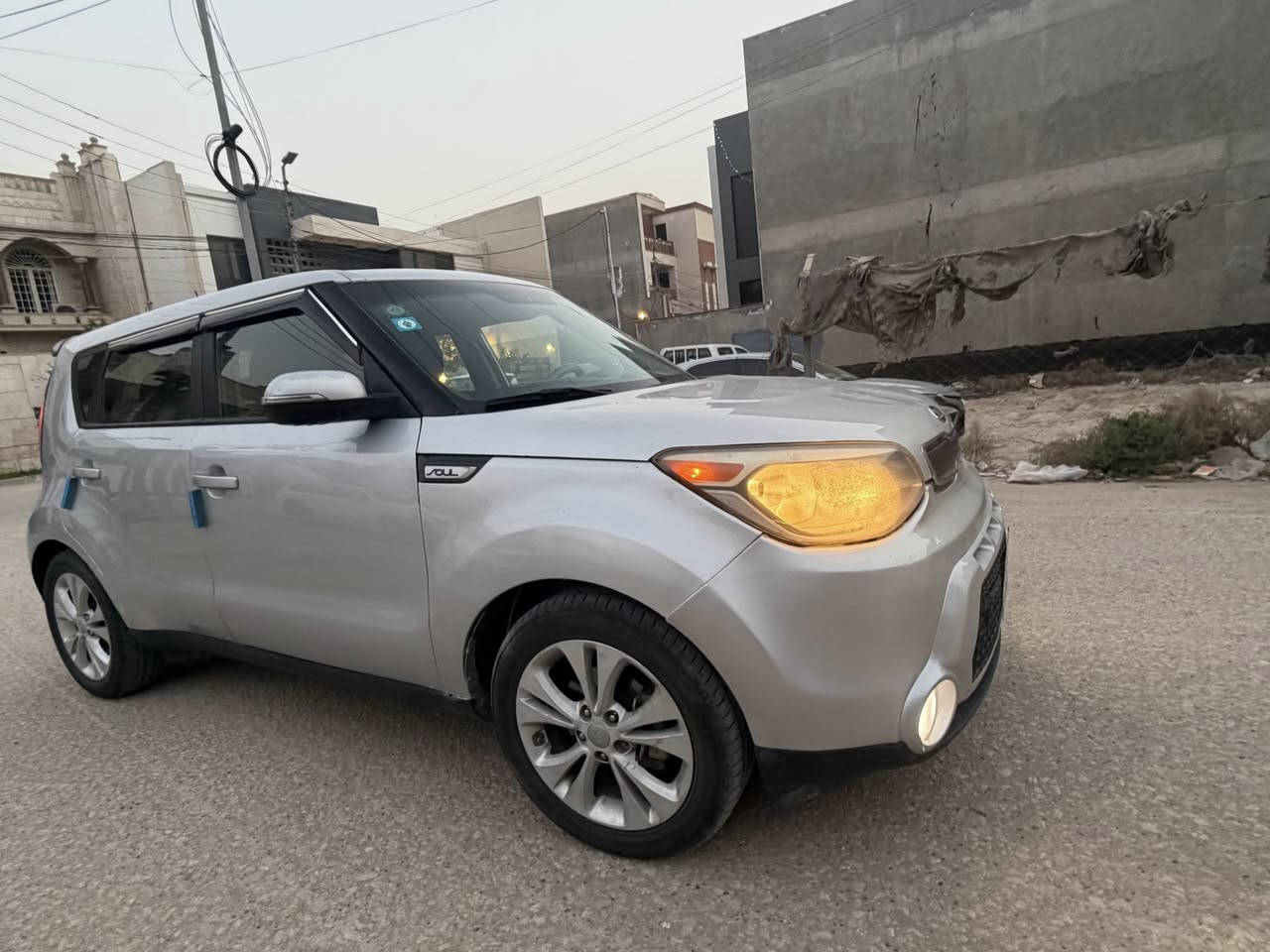 السلام عليكم 
كيا صول 
موديل 16
وارد امريكي
رقم بغداد انكيلزي مميز
المواصفات
مود درايف
كامرا شاشه
تحكم جهتين
كشاف
كشن كهرباء
اشاره بالمري 
كشنات جلد
مكينه 2000 جي دي
كير At
حادثه جاملغ وبنيد  وبيه جاملغ لخلفي نص منه اثر جراد شرط بدون معجون سونار مرفق مع الصور
السعر109 وبيه مجال
*********** مكاني بابل
