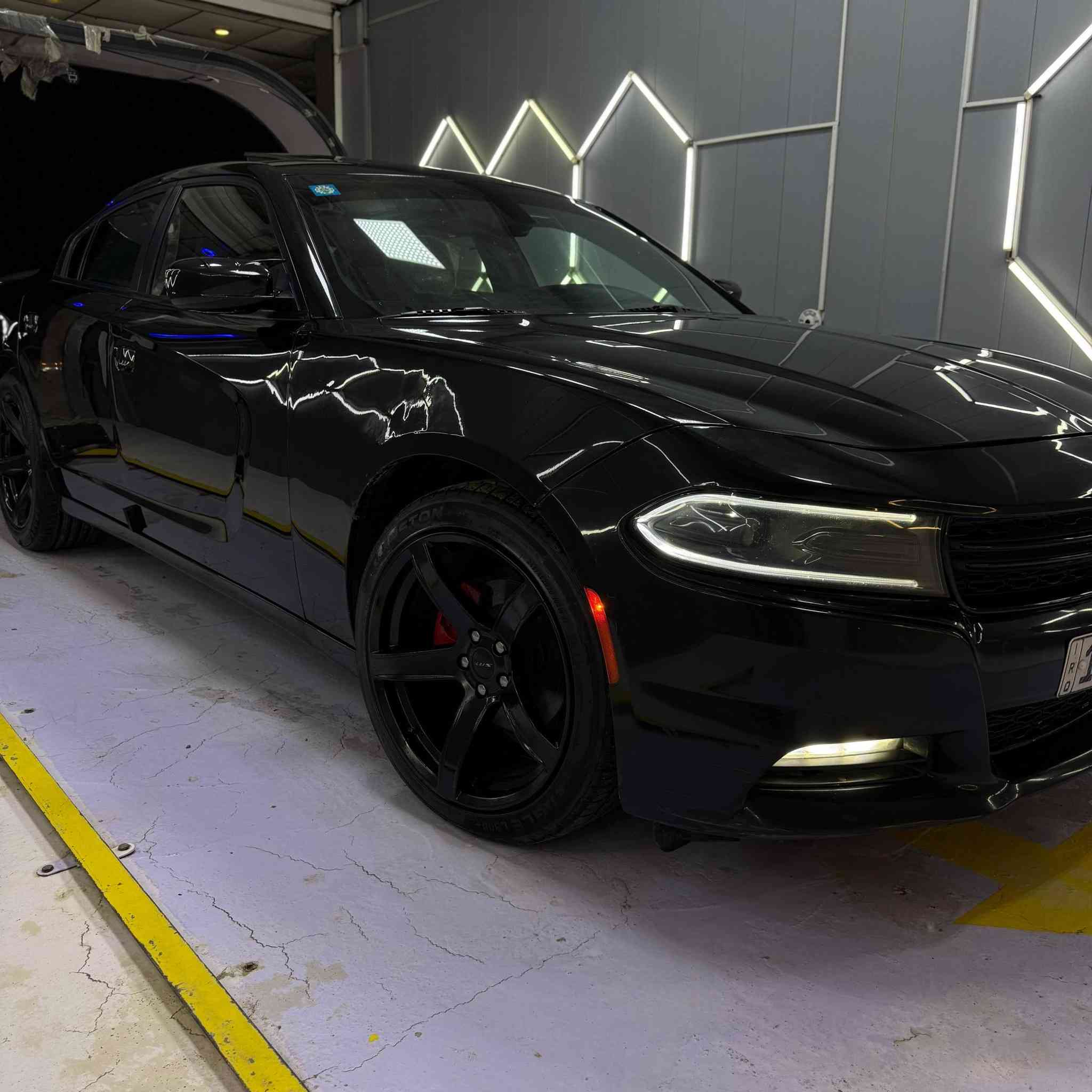 مراوس او بيع.
جارجر 2022 sxtblas
مواصفات معروفه. سلايت روف كشنات تدفئه تبريد ستيرن تدفئه  كشنات جلد  كهرباء دمام خلفي. شاشه وسط  
حادث جاملغ وبنيد مبدلات بلاد شركه سياره بدون صبغ صور حادث موجوده 
ماشيه ٦٠ الف استخدام شخصي 
رقم بغداد باسمي 
صدر وتايرات جديد 
سياره جاهزه من كلشي 
مكاني ديالى ***********
