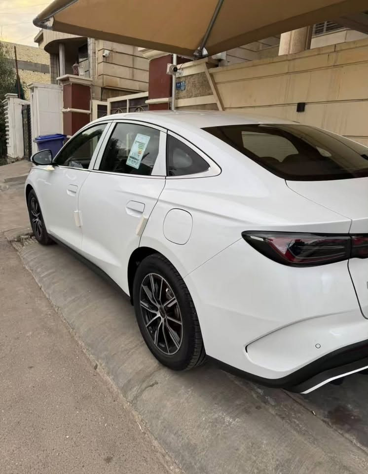 السلام عليكم BYD موديل 2025 سـيل 6 رقم بغـداد لون ابيض ومگفوله گفالة عامة من كلشي (ماشيـة 1.400فقط) السعر كلـش حلو ومناسـب ومستعجل على بيعتها للتواصل ‭***********‬
