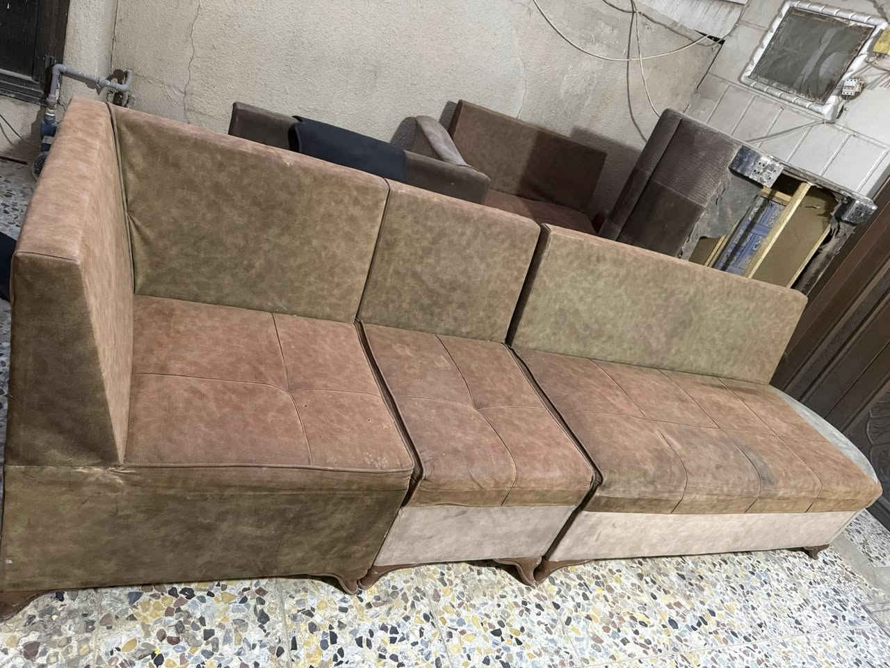 ديوان للبيع ب٢٠٠ بس يحتاج غسل قوي والاسفنج عدل ومبي مشي  مكانه السيديه


**إذا كنت صاحب هذا الإعلان وتريد حذفه لأي سبب، رجاءا أرسل رسالة إلى الدعم الفني**