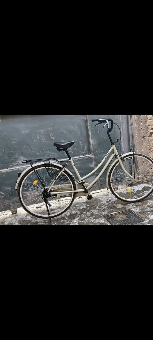 بايسكل للبيع ياباني صارلي 4 اشهر ماخذه نظيف وجديد السعر 180 وبي مجال للتوصل  ***********
