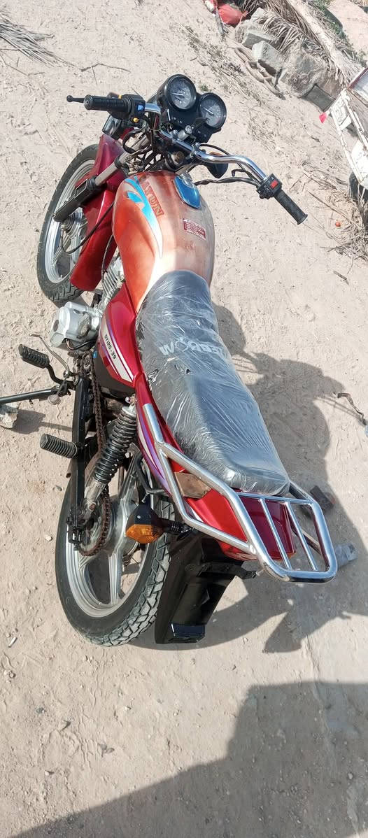 دايون للبيع 2018كلك بيها بليته ورقم شاصي مكينه مكفوله كهربايات كلها شغاله رونات هورن اشاير كلها شغله متصرف عليها ربع تايرات جوبلس ماناقصه برقي سعر 500وبي مجال  مكاني طريق كربلاء نجف عمود876 رقم ***********
