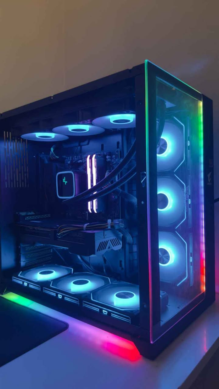 السلام عليكم 
PC مستخدم للبيع 
السعر : 1150 الف 
المواصفات :-
CPU : Ryzen 5 5600X
GPU : AMD RX6750 GRE 10GB ASUS نسخة يابانيه
‏ Motherboard : B550M AORUS ELITE
RAM :8x2 =16 GB DDR4 3600MHz CORSAIR
SSD : M2 1T msi 
Power supply : 700W aigo
CPU Cooler : Deepcool LS720 SE DIGITAL 
CASE : LIAN LI 011 DYNAMIC RAZER EDITION  نسخه خاصه 
———————————————

طبعاً القطع من شركات معروفه و الحاسبه RGB 
و كل كراتين القطع موجوده 
مثل ما موضح بالصور 
للاستفسار: *********** بغداد, العراق

