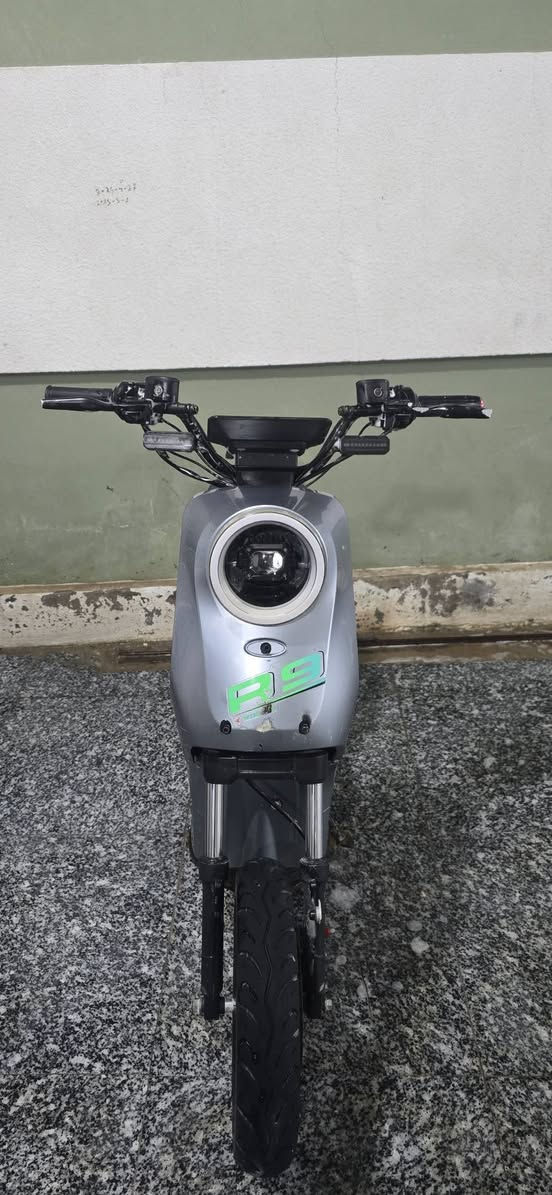 سلام و عليكم R9
دراجه شحن لبيع بطاريات جدد كبار كلشي ما بيه 
عوزه مكدر  كدام 
مكان بصره زبير 
سعر 400و بيه مجال  
رقم ***********
