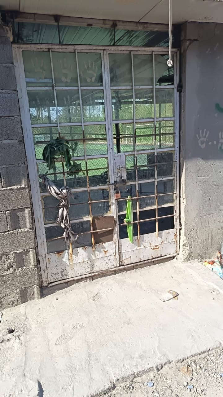 السلام عليكم 
من رخصة مدير الكروب 
سندويش عدد٢٠
شبابيك عدد٣
باب كبنك
باب طلاقتين 
جام خانه طول ٢٠متر
ليحب يتواصل 
***********
