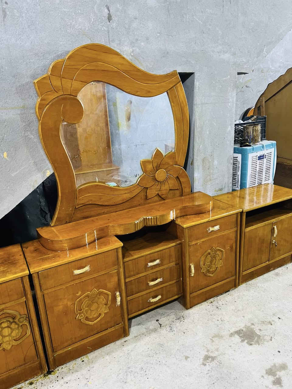 سلام عليكم غرفه نجاره صاج مستخدمه نظيفه السعر ٥٥٠ العنوان الحله ***********
