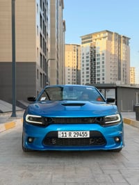للبيع او المراوس  جارجر 2023 بحرية 🩵💙 ماشية 18 الف ميل  محرك 6400  حاد...