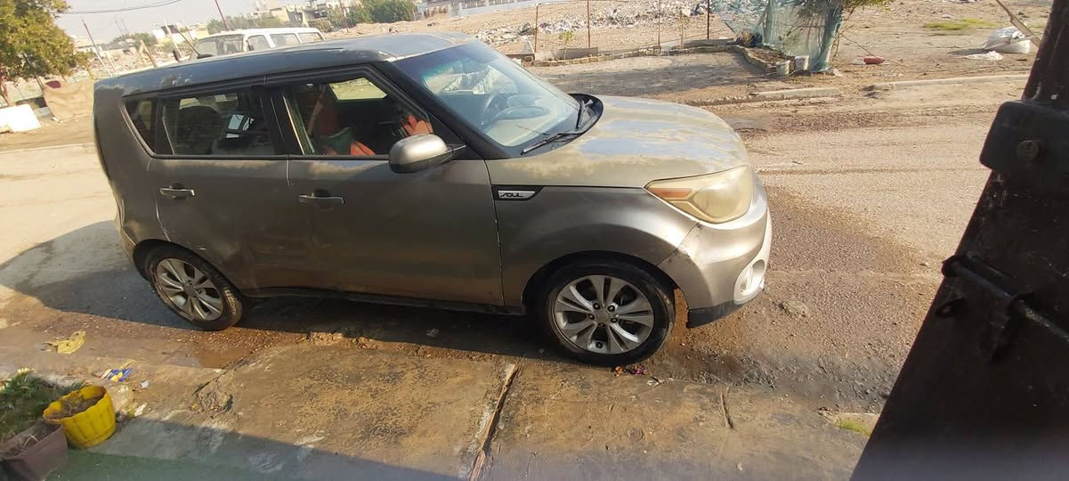 السلام عليكم  ورحمة الله وبركاته 
سيارة سول موديل 2015
ماشية 92
وارد أمريكي 
محرك 2000
السعر  85  ورقة 
بغداد 
***********
