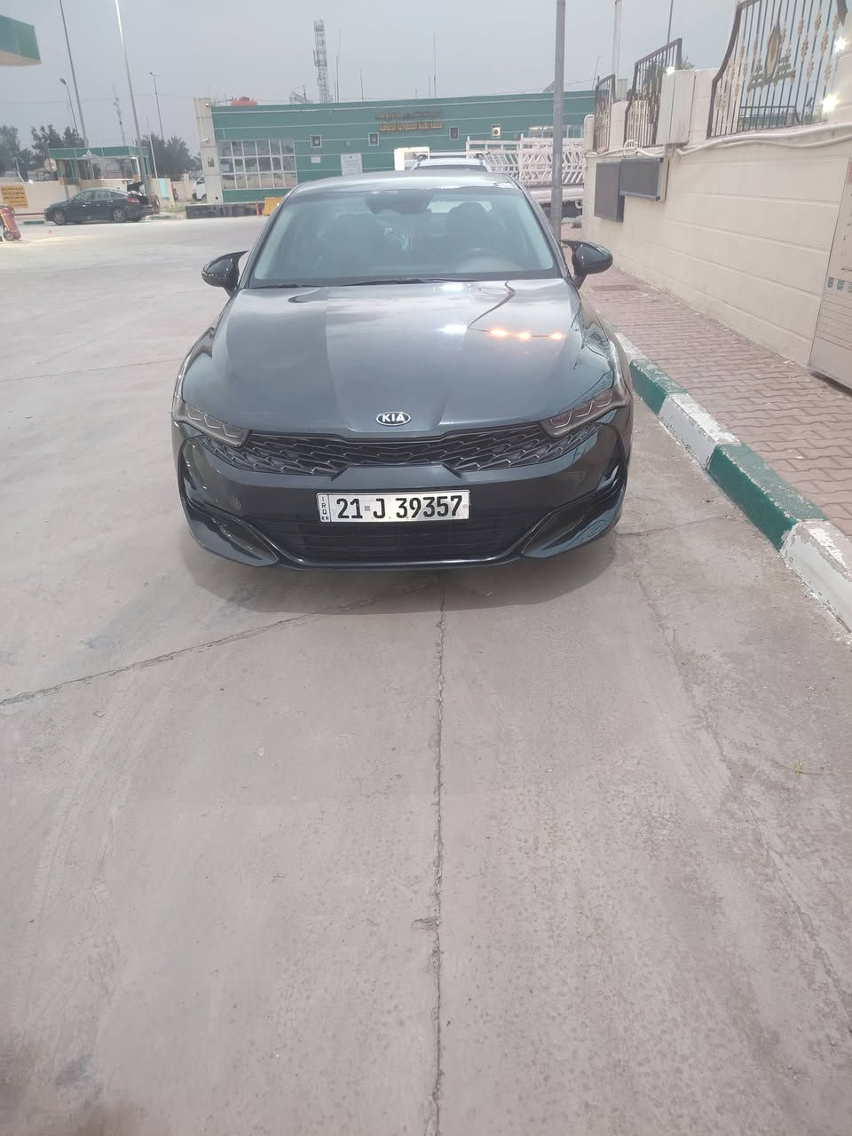 السلام عليكم للبيع كي 5 2021 فئة LXS محرك 1600 تيربو حادثه فقط ربع جاملغ السايق والصور موجوده مواصفات السياره تشغيل عن بعد رادارات نقاط عمياء تحديد مسار توقف ذاتي اربع أنظمة قياده اوتو هولد تحكمات اوبعد بيه مواصفات السعر 158  *********** اتعجبك عل راسي متعجبك اعبر المنشور مكان السياره بغداد البياع
