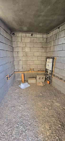 هيكل للبيع المساحه 500متر امأسس ماء وكهرباء ومجاري  ملبوخ من خارج محتاج بس شغل من داخل السعر 50مليون/////*********** العلم طريق الخزيفي
