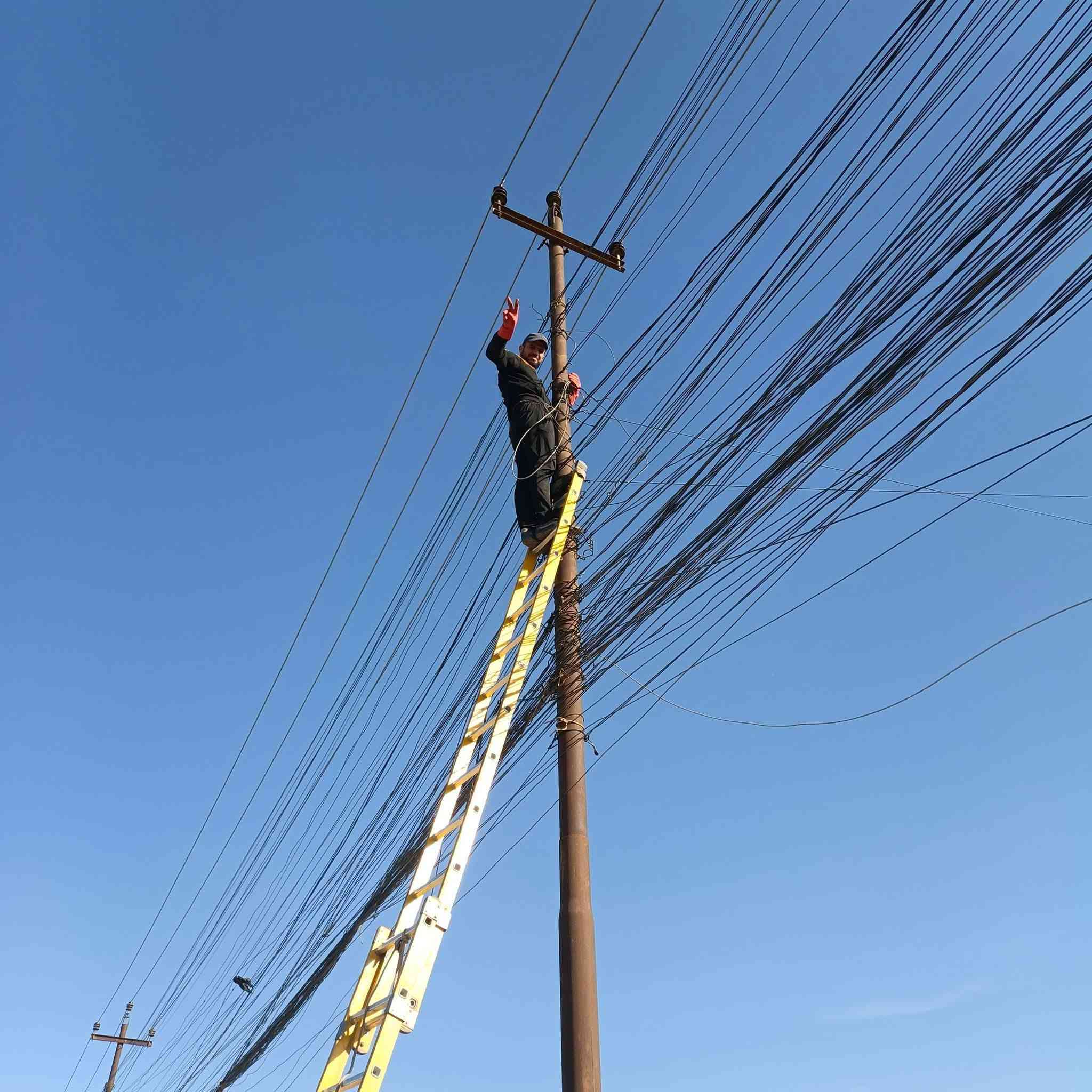 كهربائيين لتسليك الكيبلات في الموصل و سهل نينوى وتحويل مواقع في داخل الموصلل
وتحويل الوايرات م̷ـــِْن عواميد الانارة                للاستفسار على هذا الرقم
***********🔥***********
