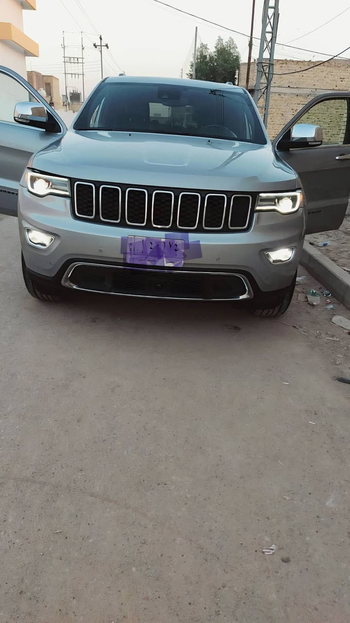 يا الله السلام عليكم
جيب شيروكي فول مواصفات 
موديل 2019 رقم بصره 
سياره جاهزه وجديده . حادثها جاملغ وخشم البنيد 
ماشيه 95فقط 
السعر 240 ورقه وبيها مجال للشراي يدلل 
مكانها ميسان العماره 
تعليقك يعكس اخلاقك مكلف بنشر خاص ما اجاوب هذا رقم صاحب السياره  ***********
