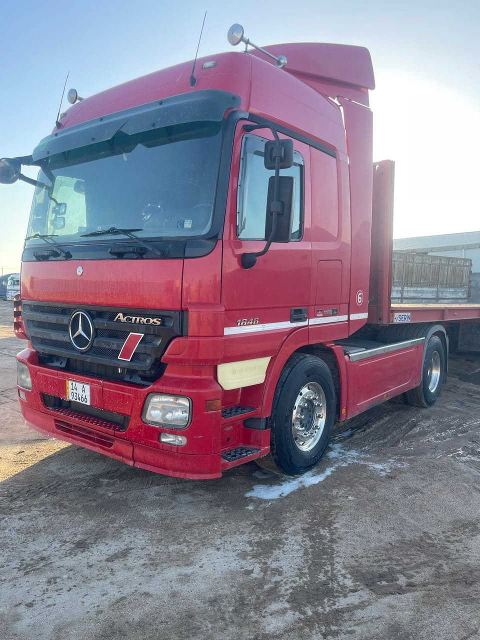 السلام عليكم سيارة للبيع اكتروس موديل (2008) رقم بصره معلايه 17 بس راس  حجم (46 18) للأستفسار (***********) مكان السياره بصره اني مكلف بل نشر
