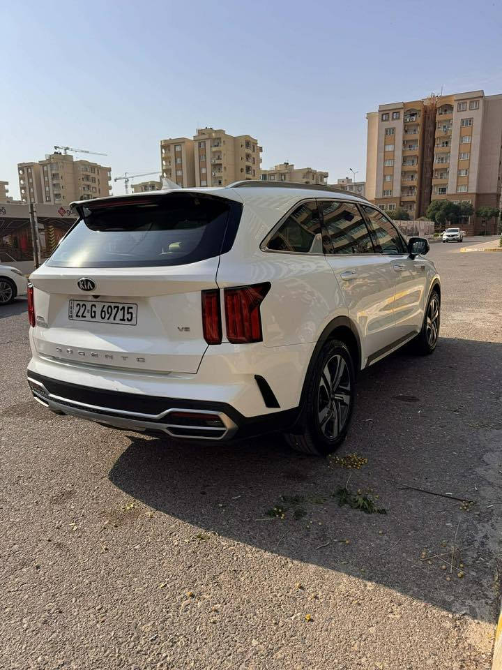 سورنتو خليجي موديل 2021 فول مواصفات اعلى فئه
6 سلندر 
7 راكب 
فور ويل 
تشغيل عند بعد 
شاحن لاسلكي 
اناره ترحيب. 
ويل كب حجم 19 تخم تاير جديد 
مساعد نزول منحدرات 
3 قطع تبريد 
اناره محيطيه 
مري شفط 
بردات 
8 وضيعات قياده 
سايد بريك بصمه 
اوتو هولد 
كامره اشاره يمين ويسار 
بانوراما 
كشنات كهرباء 
داخل بيجي 
كشنات تدفئ تبريد 
4  كامرات 360 درجه 
حساس امامي خلفي 
صندوق كهرباء +ذكي يفتح عند الاقتراب. 
مكفوله من صبغ وتبديل. 
بيه رصعه صغيره مال حصوايه مكانين 
ماشيه 96,000 
عنوان بغداد  ***********
