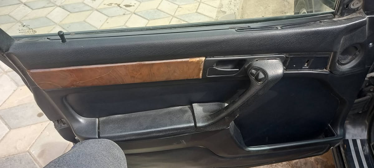 سلام عليكم عندي هاي بي ام بلاديه حجم ٧٣٥ اصل موديل ٩٢ مكينه جديد وكير جديد داخله جلد كهرباء كله شغاله لكشنات غرفه جديد  فول فتحه جام كهرباء  ويل خليه بجم جديد حاويه لخلف جديد  كهربائية كله شغاله رقم بغداد كبل تحويل سنويه بعده مسقطه سعر ٣٣ مكانه بغداد لشعب ***********
