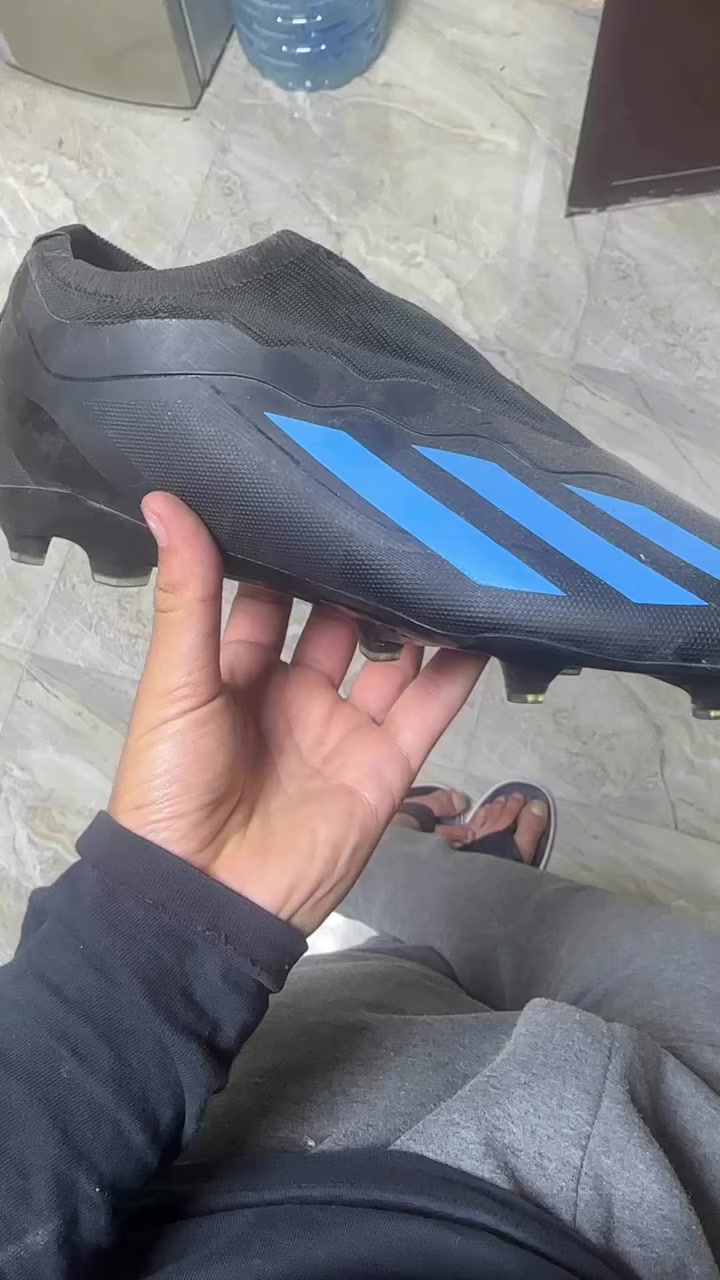 حذاء مسي اصلي نسخه المنتخب الصنع فيتنامي قياس 45سعره50 و بي مجال


**إذا كنت صاحب هذا الإعلان وتريد حذفه لأي سبب، رجاءا أرسل رسالة إلى الدعم الفني**