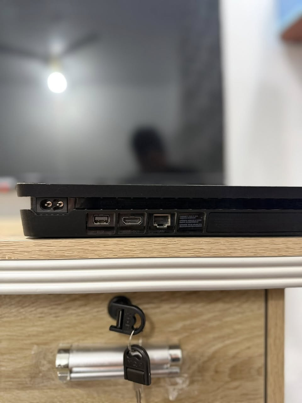 سلام عليكم بلي 4سلم  1 تيرا+كيبل HDاصلي لوك ستيكر مامفتوح سعر 230 مكاني بغداد شعلة رقم هاتف ***********
