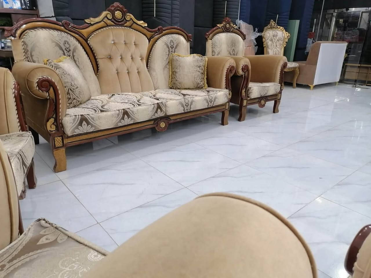 تخم مستخدم بس نظيف بيع او مراوس سعر مناسب ١٠نفرات ٦قططع ٤كراسي ٢قنفات
لعنوان كوت زين القوس شارع مله قرب مجمع تركي ازياء يابلاش
للستفسار ع رقم *********** واتساب اتصال
