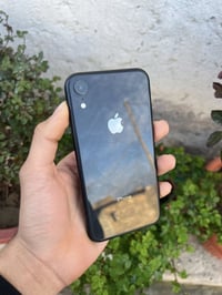 السعر ١٦٥ بي مجال حك كروه iPhone Xr لوك مامفتوح بطارية ٨٠🔋 شاشة اصلية ...