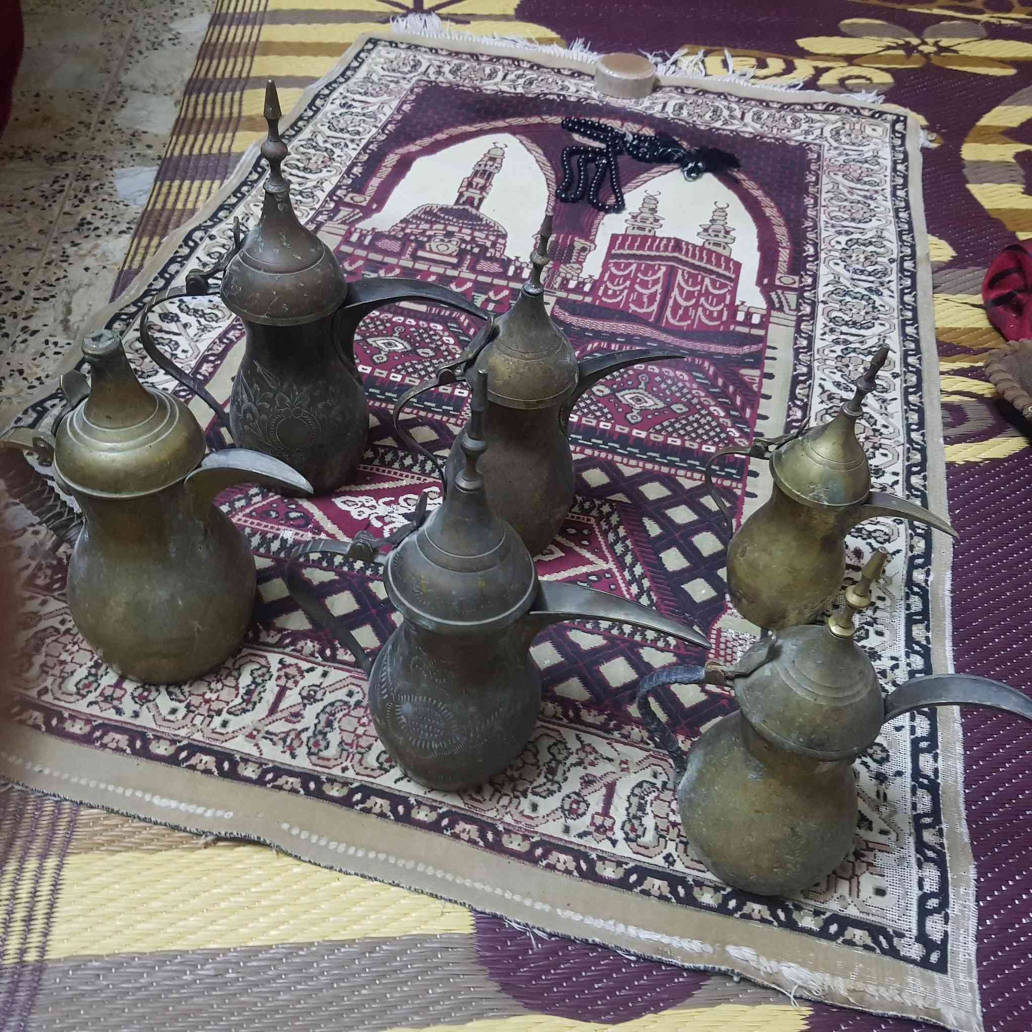 السلام عليكم اخوان ستت ادلال نضيفات سوري قديم قياس٣٠سم و٢٧ سم و٢٦ سم و٢٥ سم و٢٣ سم و٢٢ سم للبيع ١٥٠الف مع التوصيل
***********
