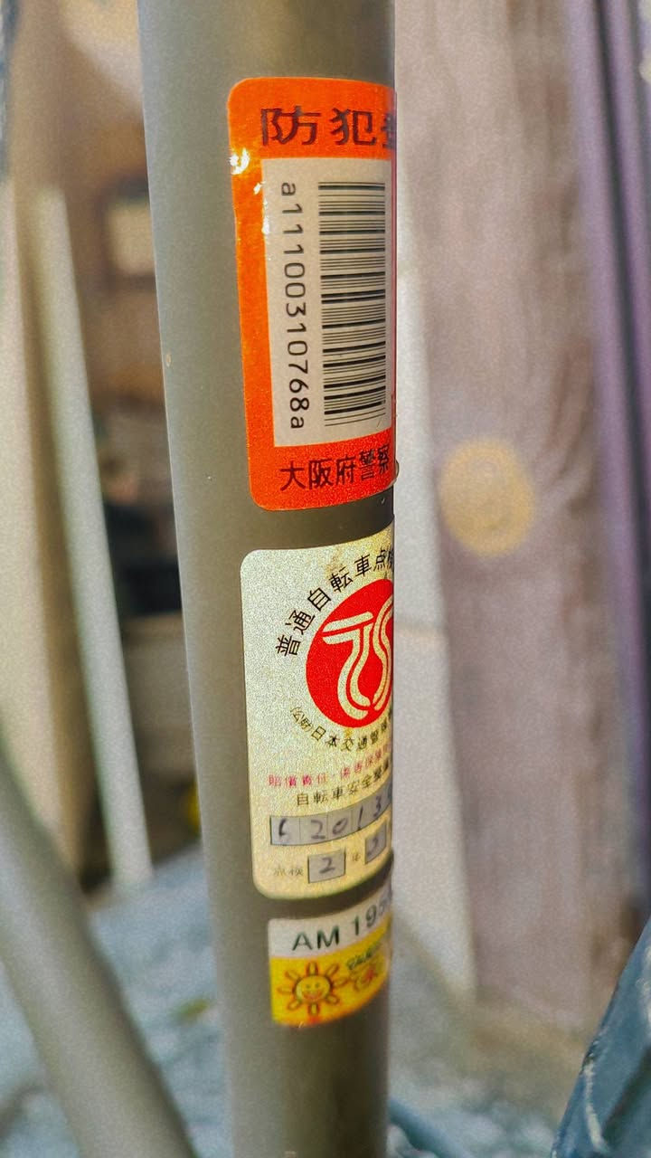 للبيع دراجة هوائية (بايسكل) ماركة BALBOA ياباني أصلي
دراجة عملية جداً، سريعة، وبحالة ممتازة.
​المواصفات:
✅ الحجم: 27 (700c) – الإطارات الكبيرة والمطلوبة للسرعة والخفة.
✅ نظام السرعات: 6 سرعات (Gears) شغال بامتياز.
✅ المبدل (الگير): نظام Shimano Tourney الأصلي (ياباني)، تبديل نمرة بنمرة وسلس جداً.
✅ الراحة: مزودة بـ (سرج طبي) أصلي عريض ومريح جداً للمسافات.
✅ الملحقات: سلة أمامية معدنية متينة + جك جانبي + عاكسات ضوئية.
✅ المنشأ: ياباني بالة (ستيكرات الفحص اليابانية TS والشرطة موجودة على الشاصي).
​الدراجة مصبوغة صبغ الشركة، برغي برغي بلادي، توها مغسولة ومزيتة وجاهزة للصعود ما تحتاج أي مصاريف.
​💰 السعر: 160,000 دينار عراقي (وبيه مجال  للشراي).  للشراء واتساب (***********).
