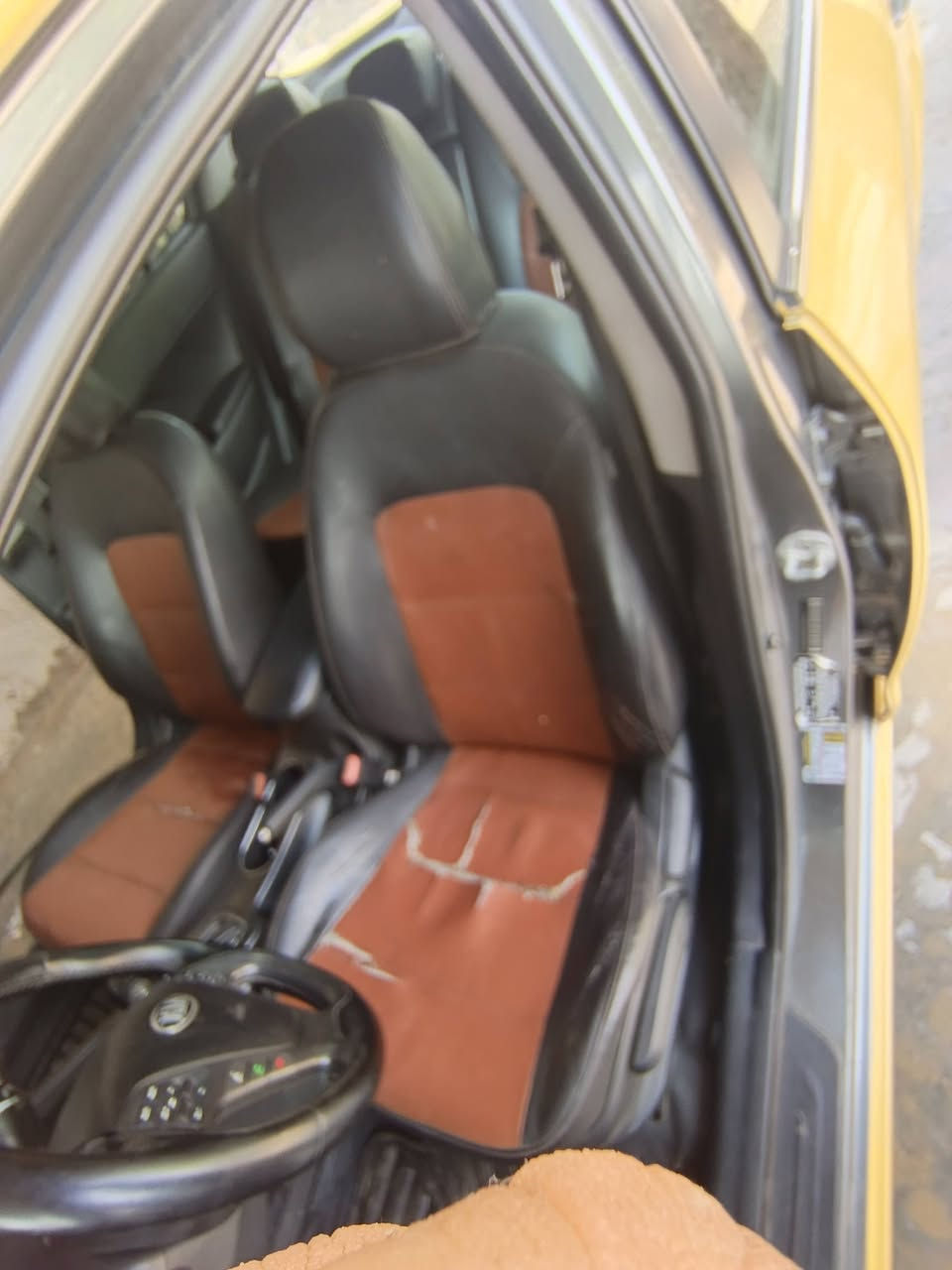 السلام عليكم كوشينات فورتي نضيفة بيهن  تدفئه السعر 200 العنوان بغداد ***********
