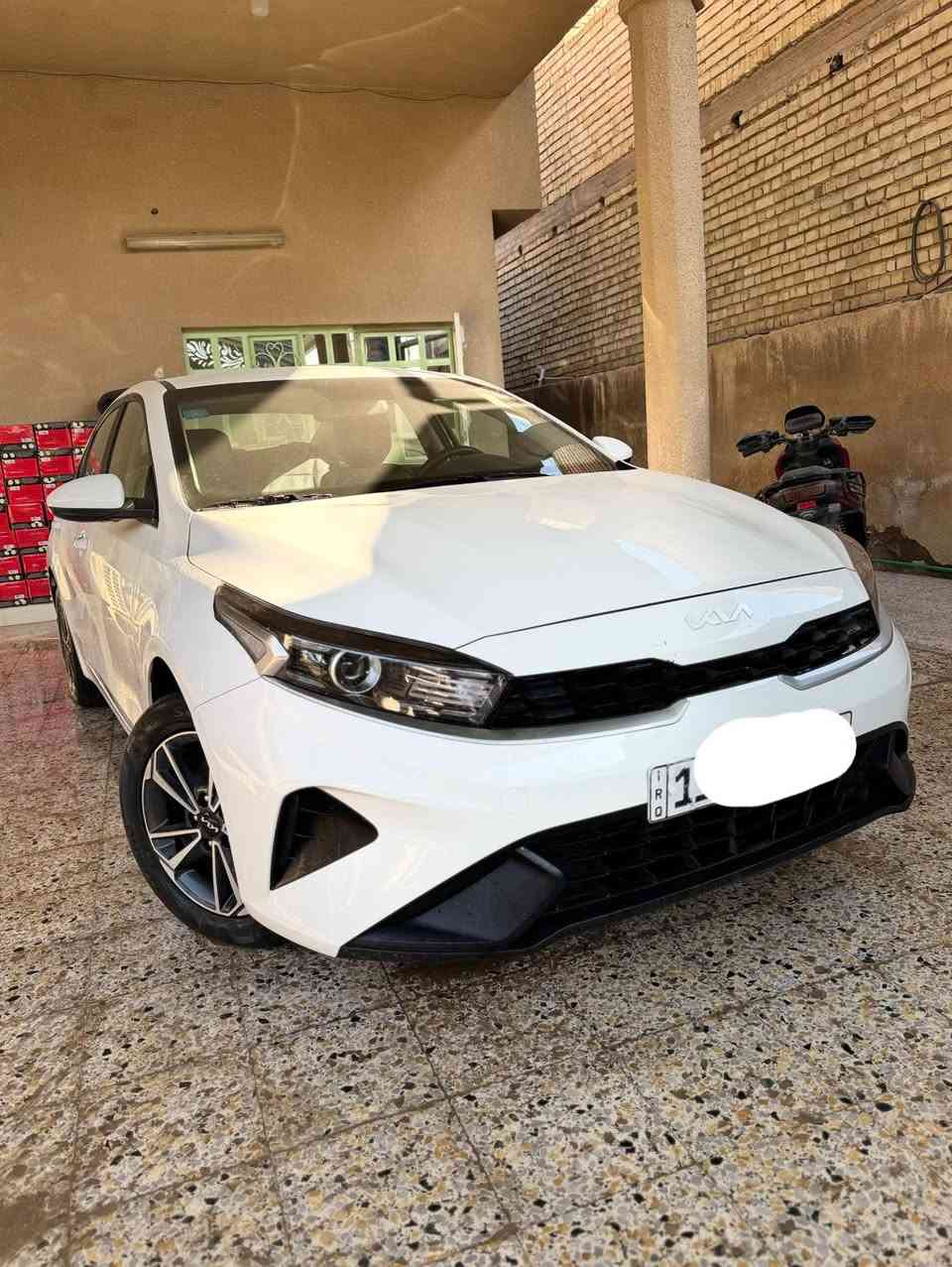 السلام عليكم ورحمة الله وبركاته للبيع
سيراتو 24 محرك 2000 نص فول  رقم بغداد باسمي داخل لونين ماشيه17الف بيهه ملاحظةموضح بالمنشور 

مكان السيارة بغداد ابي غريب 

السعر 175 بيهه مجال قليل الشراي يتصل ***********
