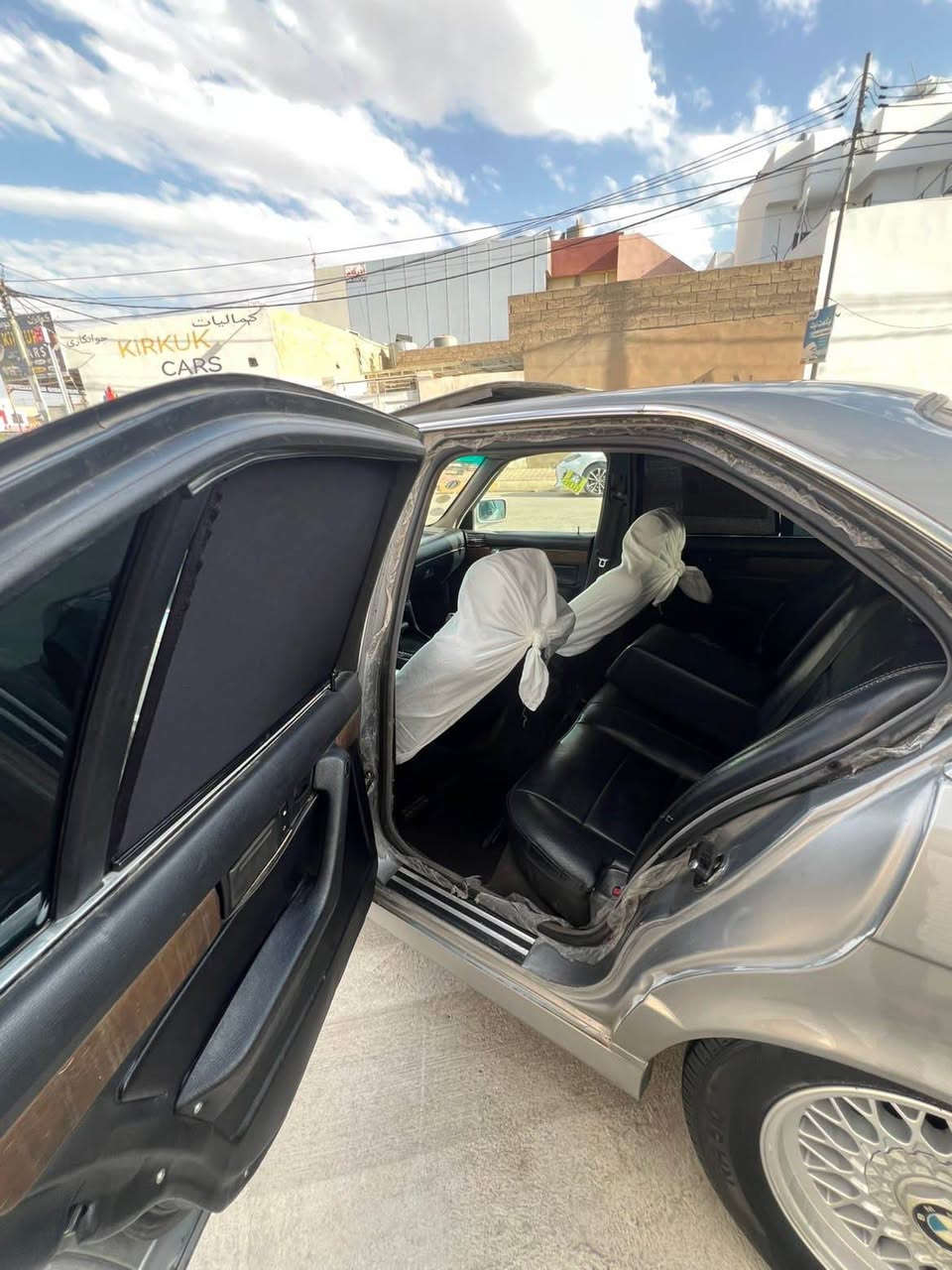 سلام عليكم bmw موديل ١٩٩٢  525 بيلاد توماتيك لون نفطي سياره موسفات فول فول برده سلايت كوشن جلد بجم عريض سياره جاهزه سياره مال جناي كير محرك كول شرط سنويه اقل من سنه ساقت كوبون بنزين كهربايت كوله شغل سياره كاعد ٤ تيرات و ويل جديد ضربه بس كدام سكن مال سكن بتانه شويه بي وره سقف تيكمه دواخل باب كوله مابي
سعره مناسب ٥٥ مجال 
***********
***********

سلام عليكم bmw ١٩٩٢  ٥٢٥ بيلادي توماتيك رنگي نفتي سياره كه فول فول برده سلايت كوشن جلد پيش پان سياره كه تازه جاهزه سياره ي ماله كير و مكينه ي و كربهاي بشرت سنه وي ساليك به سه رجوو كوبون  بنزين هه يه ٤ تاي و يل تازه ي بوو بستراوه  سياره كه ليداني پيشي هه يه ناو بتانه ي سكني پيويتي به س دواو سقف و شانو ناو ده رگاي كبسه سعري مناسبه ٥٥ ومجال
***********
*********** كركوك, العراق
