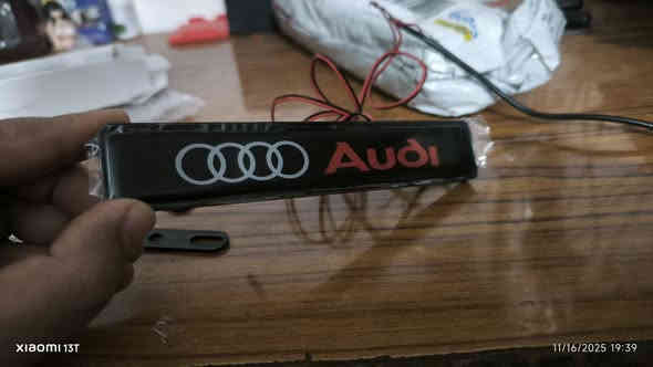 علامة اودي ليد كما واضح بالشكل، السعر 10 الف
