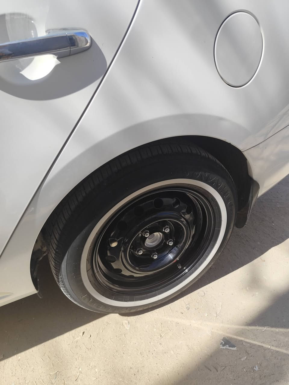 سلام عليكم عندي للبيع ويل عادي 15 تخم تاير ابو الخط استعمالهن اقل الشهر ويل صبغ حراري مال حاويه 
السعر 260 الف وللاستفسار ع الرقم  ***********
