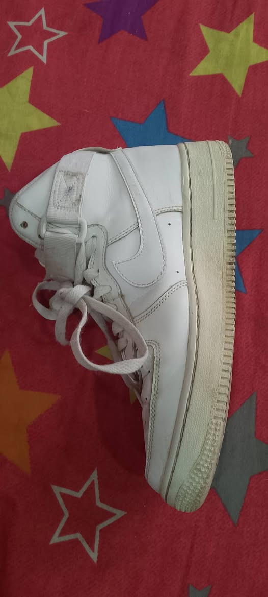 نايك AIR
باله اندنوسي الاصلي 
قياس 38.5
السعر مع التوصيل 18 الف


**إذا كنت صاحب هذا الإعلان وتريد حذفه لأي سبب، رجاءا أرسل رسالة إلى الدعم الفني**