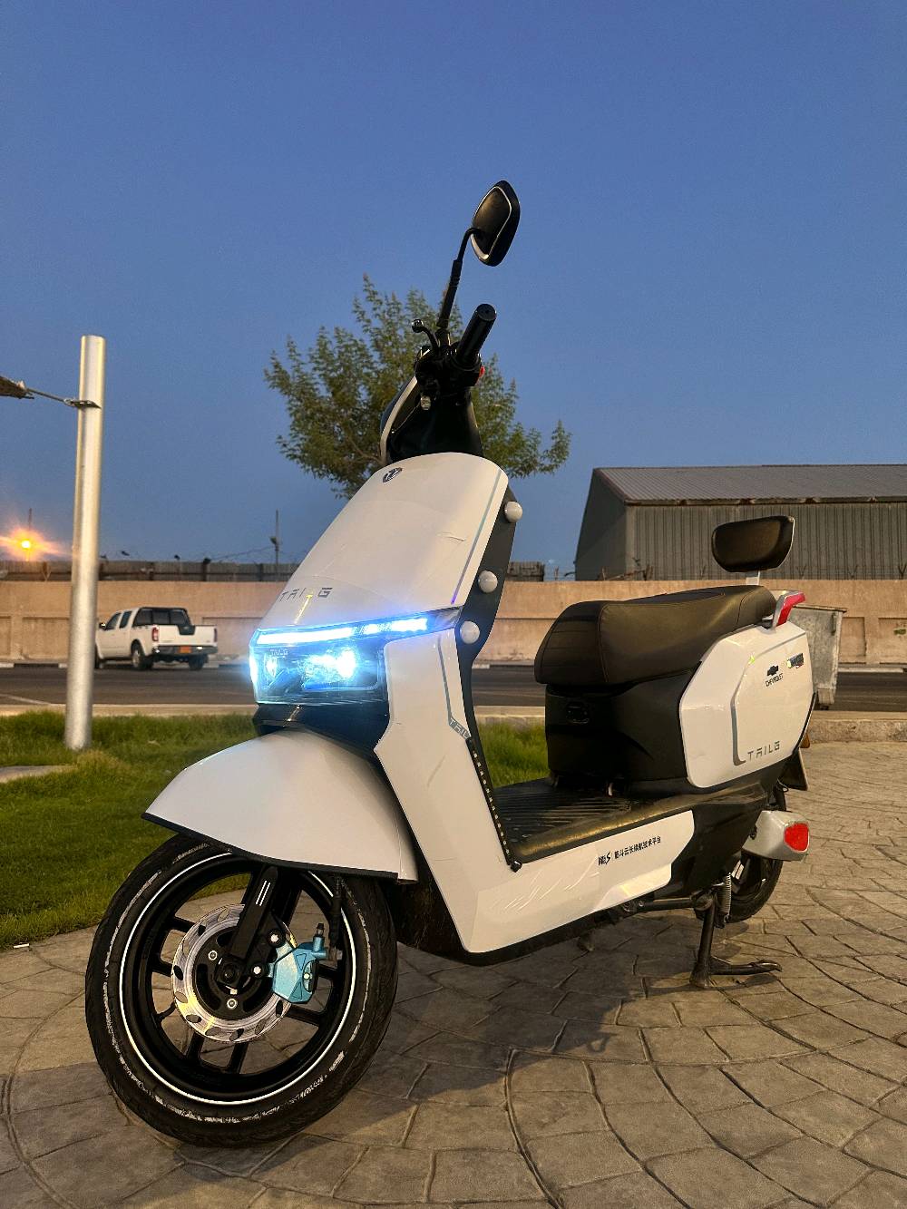 دراجة شحن تيسلا  للبيع في البصرة
دراجة للبيع 
اللون أبيض

‎كاملة مكملة 
الملف 2000 w حقيقي
السرعه القصوى 60 حقيقي
3 نمر 
72 فولت
6 بطاريات 
ضد الماء 
نضام مثبت السرعة
نضام الرجوع للخلف R
نضام ال p
نضام حساسات جانبية وخلفية 
مانع للسرقة 
كهربائيات كلهة شغالة 
صندوق كبير داخلي
هورن عالي 
أشاير يمنى يسرى 
گلوبات أمامي عالي ناصي 
مرايات وشاحنة 
دراجة نضيفة جداً 


السعر 750 الف وبيهة مجال للطيبين 

العنوان : البصرة الأمن الداخلي

الرقم :***********