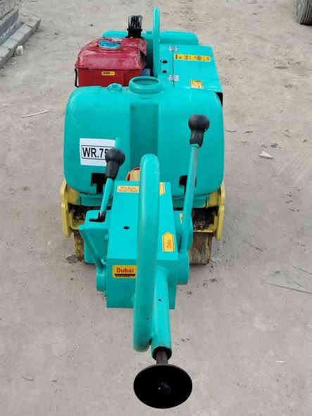 حادله ميكاسه يدويه وارد يابان
وزن (ثلاث ارباع )الطن عرض 60سنتمتر 
هزاز فول 
طفايه حريق 
قماجي جدد
سيفتي  
جاهزه للعمل 
مكاني واسط الكوت مركز المدينه اي استفسار اتصل بلرقام اثير ***********اسيا ***********
نعتذر عن الرد في الخاص ☝☝☝☝
