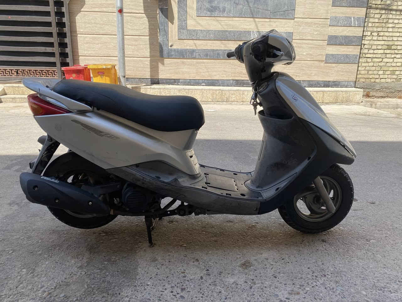 السلام عليكم للبيع دراجه بريز حديث لايت عالي الدراجه مال رمبه على ايدي نزلتهه الدراجه مكفوله مكينه مامفوتحه الدراجه مامتعوبه الدراجه خير من الله مكان المشتل السعر 800 وبيهه مجال الاستفسار ***********
