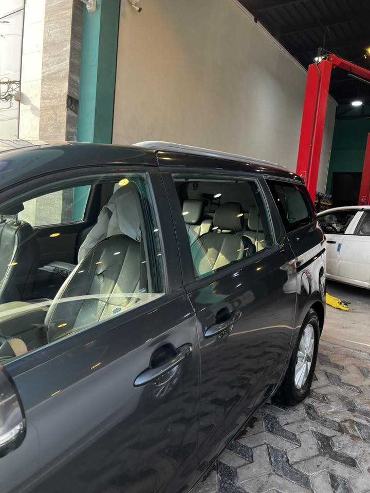 السلام عليكم
كيا  سيدونا 2018 للبيع…

رقم بغداد

مواصفات السيارة LX 

السيارة استخدام شخصي  ماشية 105,000  ميل

وارد امريكي ضربته بسيطة و موجود حادثها بالصور

مواصفتها

1️⃣نقطه عمياء

2️⃣توقف ذاتي

3️⃣تحذير خروج عن المسار 

4️⃣ تدفئة كشنات

5️⃣ كشن السائق كهرباء

6️⃣ شاشة  كبيرة

7️⃣ الابواب الخلفية  كهرباء

8️⃣ كاميرا  وحساسات خلفية

9️⃣ حساسات امامية

1️⃣0️⃣تحكمات ستيرن و ثبيت سرعة

1️⃣1️⃣المري قلاب عند اقفال السيارة

1️⃣2️⃣محرك 3300. 6سلندر مكفول الكير و المكينة

السيارة تحتاج بوليش وتكحيل فقط

السعر170💲و بيه مجال بسيط

للتواصل 

***********

📍النجف
