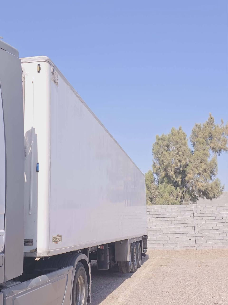 سلام عليكم سياره البيع مارسدس حجم 44موديل 2007 براد شيرو  2002 السعر430$     /***********
