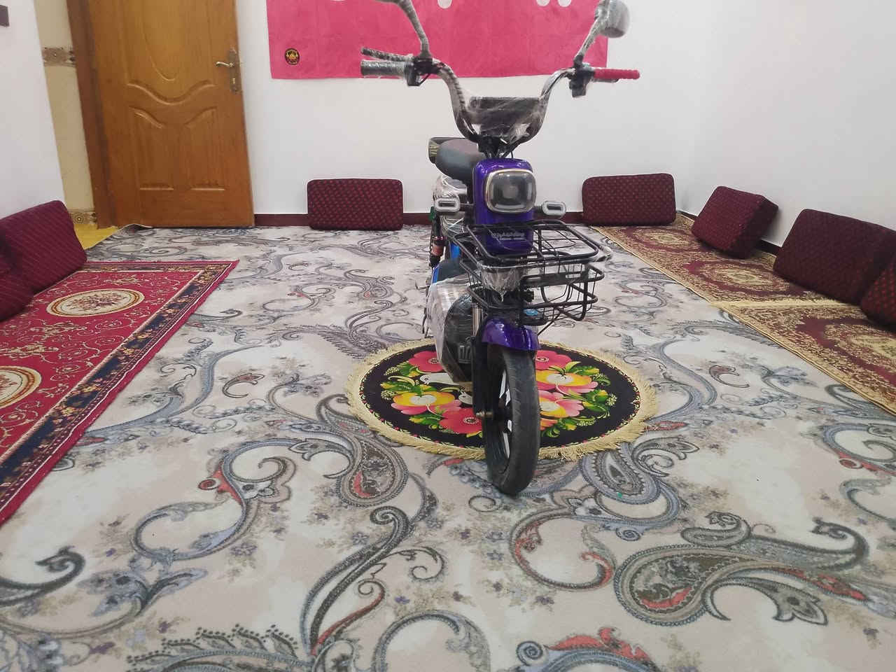 يالله سلام عليكم دراجه شحن جديده صارله شهرين من طلعت من الوكيل بلكارتون كلشي شغال بيهه سعره ٣٠٠وبيه مجال قليل العنوان بصره التنومه جوه جسر اليطالي انتصال عله الرقم ***********
