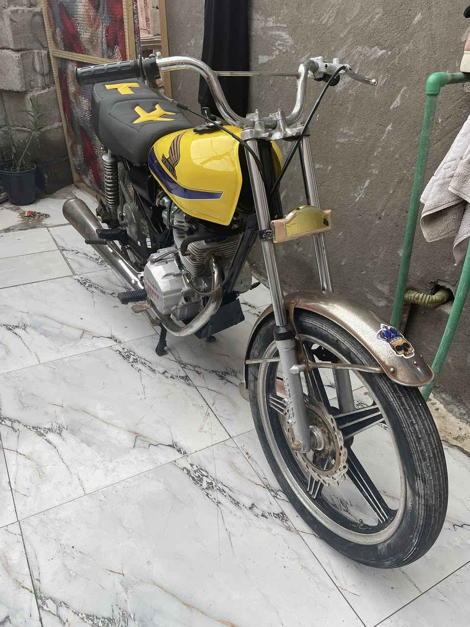 سلام عليكم دراجه لبيع ادوات  كفاله عمه غراض كله جديدي سعر 350وبيه. مجال حك جيه  دراجه موديل 2020 ونضيفه  وما متعبينه شراي يراسلني عله هاذا رقم ***********
