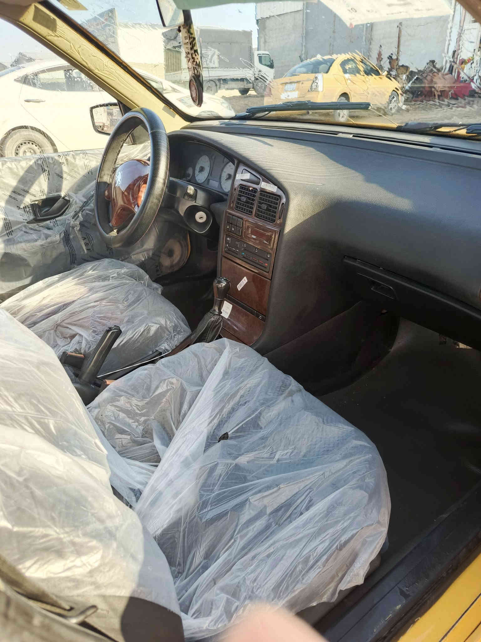 بيجو بارس 2015 رقم بغداد
كير مكينة  خير من الله تبريد ثلج كهربائيا ت  سنتر شغال  تخم تاير جديد صدر امامي خلفي كلة جديد  غرفتهاا كلش حلوه 
مكان بغداد
السعر 49 وبيها مجال 
***********
***********
