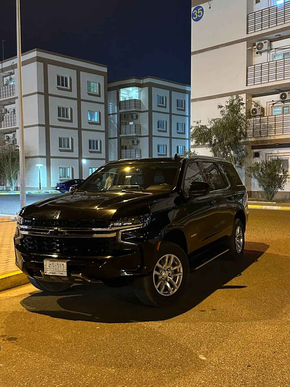 تاهو 2022 للبيع رقم بغداد بأسمي بيها 3 اماكن بارد بخشم البنيد وبالباب الخلفي صفحة اليمنى وجوا قبق البانزين صغار مامبينات ماشية 150الف كيلو السعر 410 وبيها مجال رقمي***********مكاني البصرة الزبير
