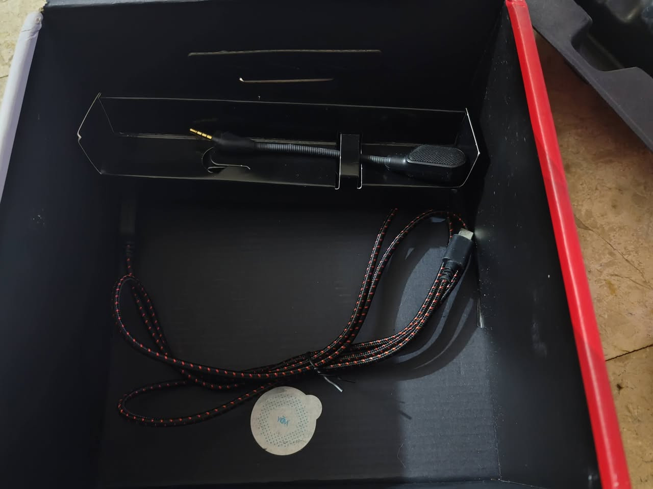 السلام عليكم شباب عندي سماعه أصلية السعر ٧٠ وبيها مجال عنوان بغداد وهذا رقمي ***********
