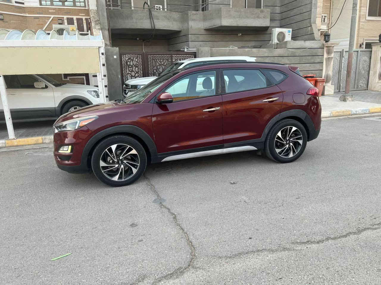 سلام عليكم
توسان19وارد ضررها جهه سايق (ابيع حزام)

نواعها هاترك حجم المحرك 2400cc

سياره فول كلش مو كلام وبس 

 هاي فول فول صدك الصدك

سياره باسمي ورقم واسط 

ماشيه 180 

مكانها واسط ب واسط 

صدر جديد دبلات جدد فيتم جديده باتري جديد 

 مسويلها ادامه قبل فتره من زمان 

سعرها 150
***********
