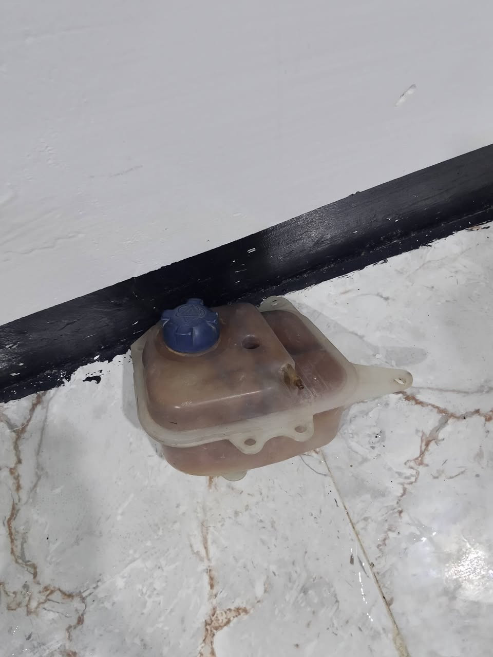 سلام عليكم غراض اودي مديل 92للبيع لستفسار عل رقم ***********
