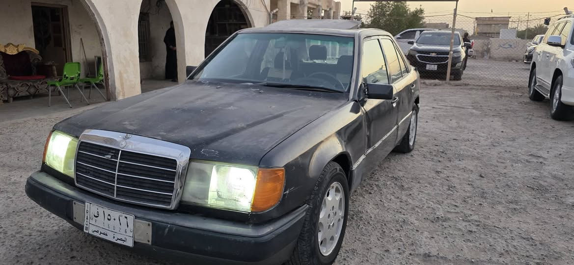 سلام عليكم مارسدس دب موديل ٩١  مكينه وكير جدد ٣٠٠٠ فيفيتي سياره جاهزه  حداده جديده تخم تاير دواخلها حلوه مكفوله من الكص ونقل والضربه والعيب الشرعي سياره باسمي تحويل مباشر رقم بصره مشروع وطني شرط التحويل 
مكاني البصره القرنه 
السعر ٣٧ وبيها مجال 
***********
